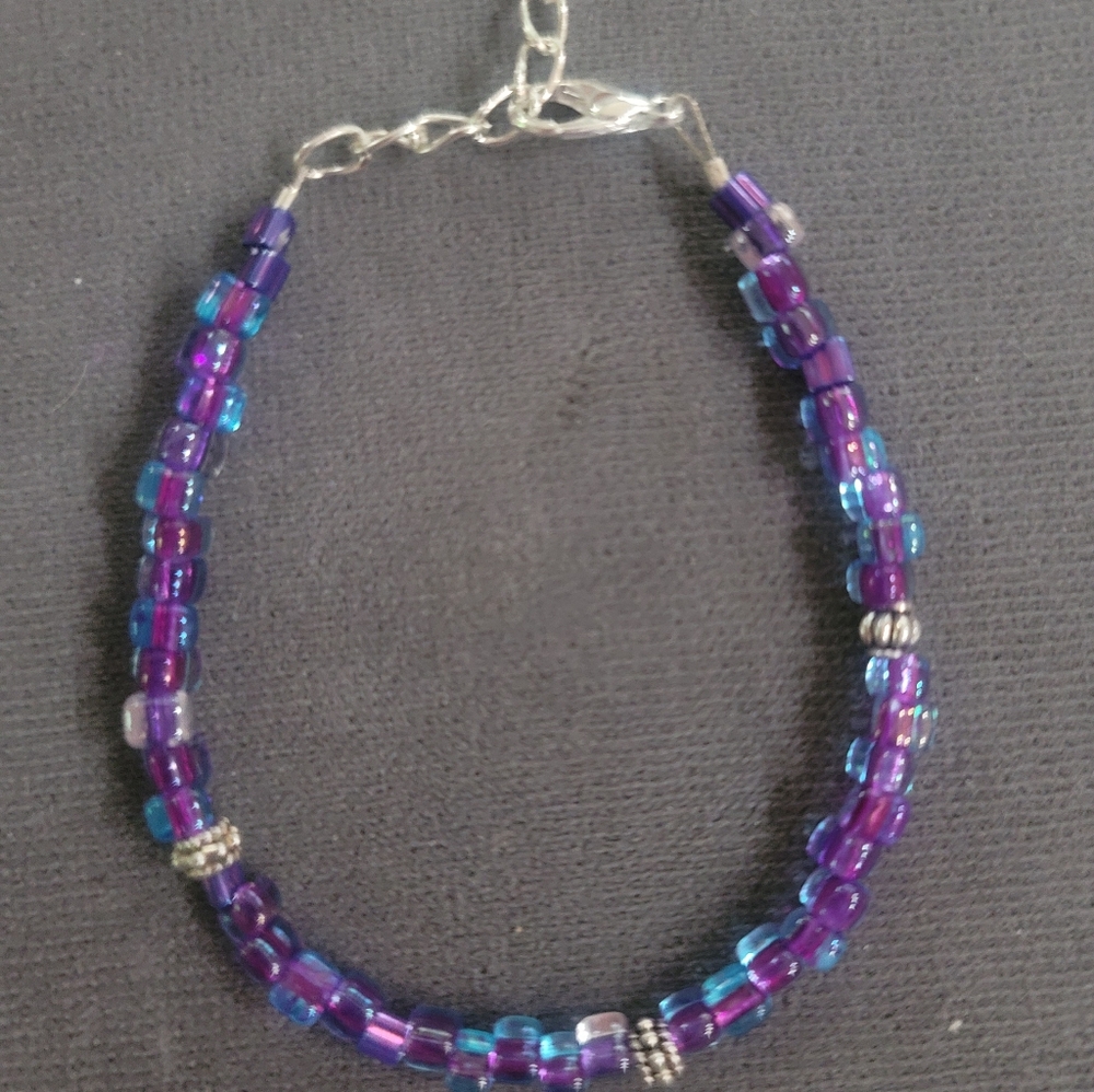 GLASS SEED BEAD 1 SIZE ACCENT PURPLES BRACELET WEAR ALONE OR LAYER